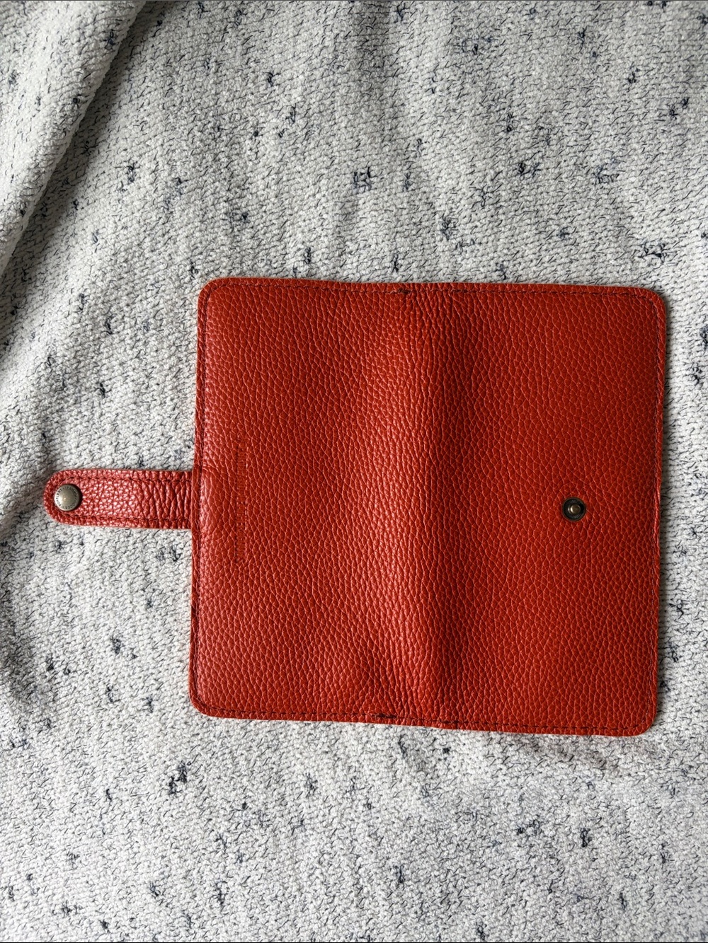 PLG • Koi Bifold Leather Wallet - Picture 3 of 6